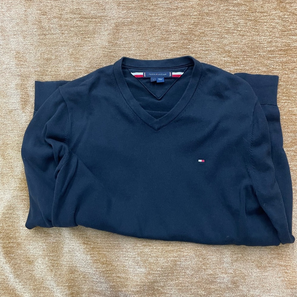 Tommy Hilfiger long sleeve, v neck, men’s size large pullover sweater